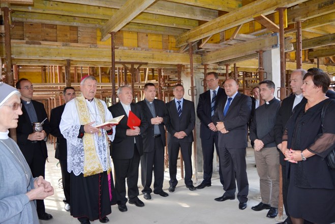 Blagoslovljen temeljni kamen Caritasovog centra Varaždinske biskupije