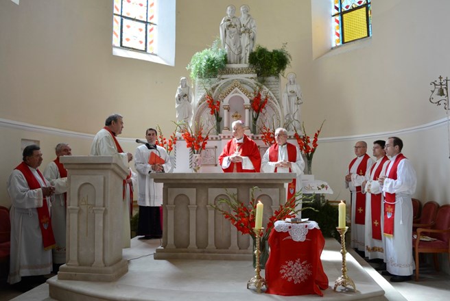 Biskup Mrzljak posvetio novi oltar župne crkve u Cvetlinu