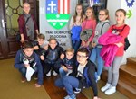 Gotovo 1500 učenika zahvaljujući svojim vjeroučiteljima razgledalo izložbu „Trag dobrote: 20 godina Varaždinske biskupije“