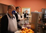 Varaždinski biskup na badnjak tradicionalno u posjeti caritasovoj pučkoj kuhinji