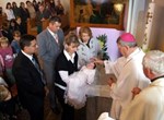 Biskup Mrzljak u Maloj Subotici krstio peto dijete obitelji Benkus