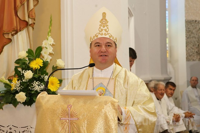 Čestitka mons. Petra Palića, hvarskog biskupa, novoizabranom varaždinskom biskupu Boži Radošu