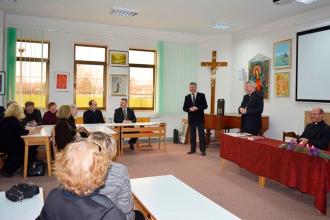 Predbožićni susreti biskupa Mrzljaka s ravnateljima škola s područja Varaždinske biskupije
