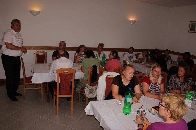 Biskup Košić s vjeroučiteljima na Veternici