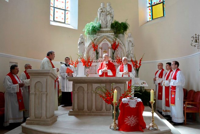 Biskup Mrzljak posvetio novi oltar župne crkve u Cvetlinu