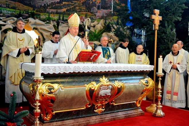 Novi oltar u franjevačkoj crkvi u Varaždinu uz 66. obljetnicu misništva fra Bonaventure Dude