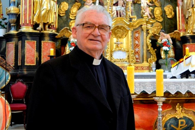 Preč. Ivanu Kozjaku uručena nagrada za životno djelo