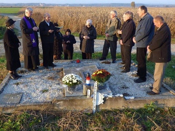 Spomen žrtava ratnog i poratnog razdoblja kod grobišta u Varaždinu i Macincu