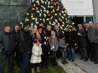 Vjernici iz Draškovca se na izletu u Dobrovniku divili božićnim kreacijama od orhideja