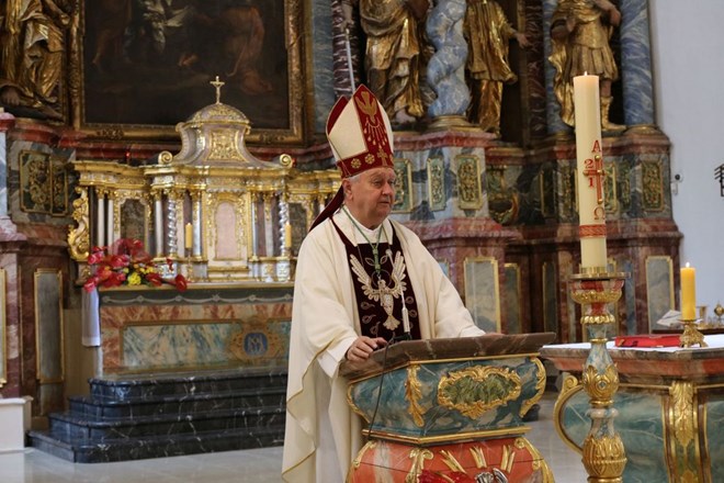 Biskup Mrzljak na Duhove s krizmanicima: "Pozvani ste surađivati s Duhom Svetim i činiti dobro"