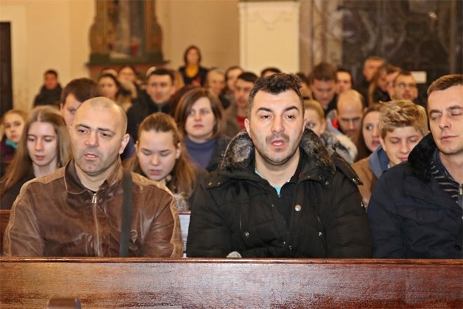 Prvi molitveni susret „Srcima okrunimo Mariju“ okupio Varaždince
