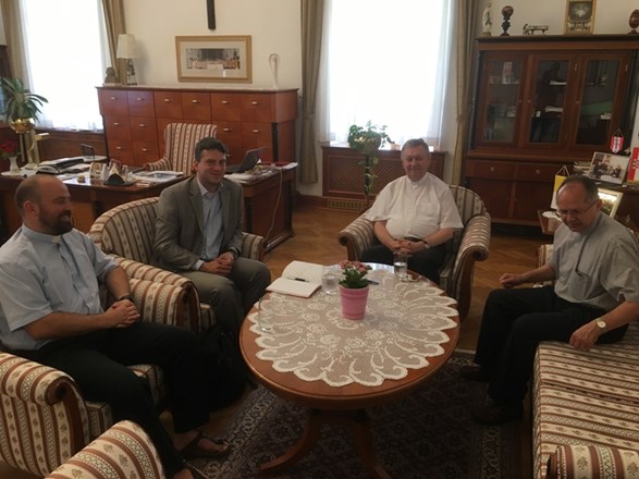 Susret biskupa Mrzljaka s predstavnicima projekta osnivanja Etične banke u Hrvatskoj