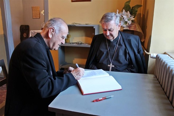 Osvrt mons. Perića na monografiju u čast biskupu Mrzljaku: "Poticaj na divljenje dobru i na činjenje dobra!"