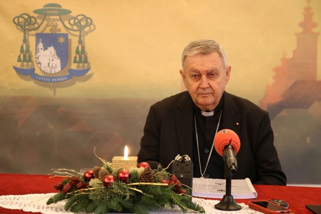 Božićna poruka biskupa Mrzljaka: "Božić je susret Boga i čovjeka. Bog je prvi i pruža ruku svakom čovjeku"