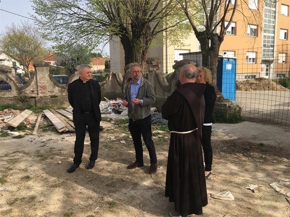 Biskup Mrzljak na spomendanu žrtava komunističkog terora u Vukovaru