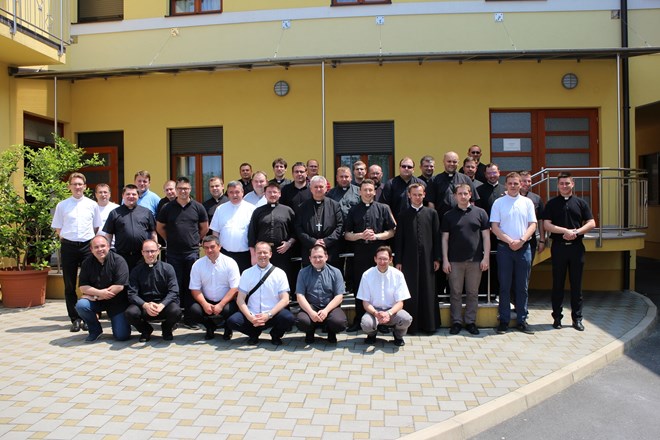 Susret mladih svećenika Varaždinske biskupije s mons. Josipom Mrzljakom