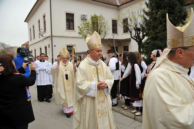 Svečanom procesijom započelo euharistijsko slavlje biskupskog ređenja mons. Bože Radoša