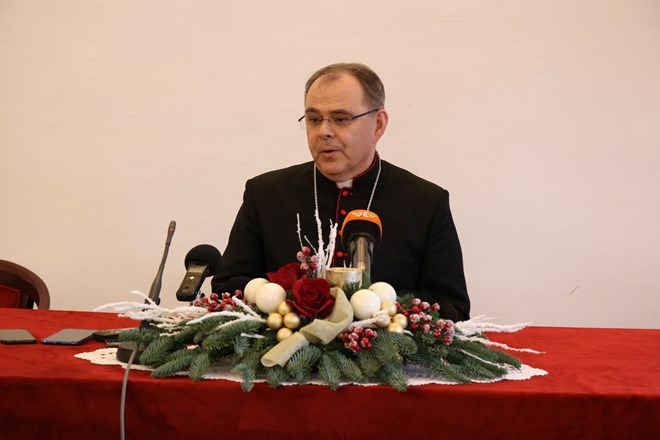 Mons. Bože Radoš preuzima službe novog predsjednika Hrvatskog Caritasa i predsjednika odbora HBK za pastoral Roma