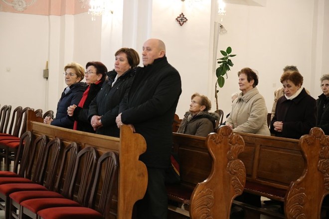 Caritasovi volonteri godinu zaključili misom zahvalnicom. Jubilarcima dodijeljena priznanja.