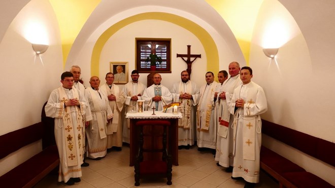 Duhovne vježbe za svećenike u šutnji, postu i molitvi