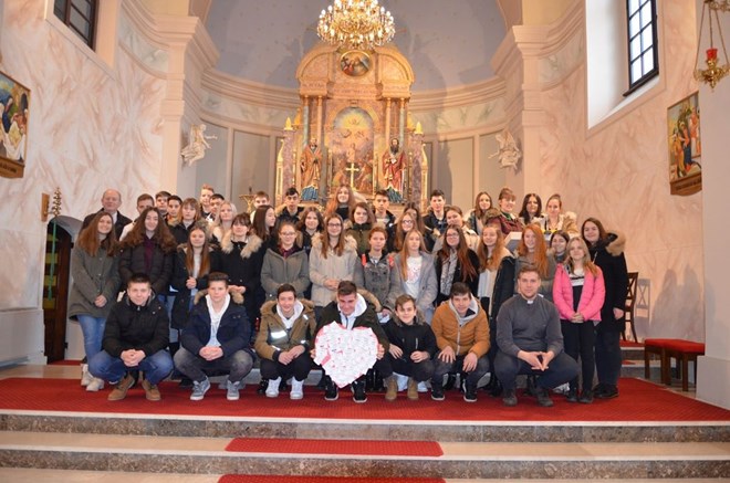 Tečaj kursilja za sedamdesetak krizmanika Župe sv. Vida u Pitomači