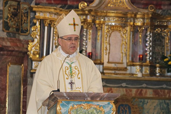 Biskup Radoš na Božićnoj misi: Neka Bog bude jedini pravi poklon kojega ćemo jedni drugima prenositi.