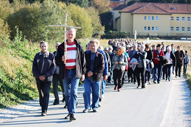 Održana tradicionalna pobožnost Marijina puta od Klenovnika do kapele u Vukovoju