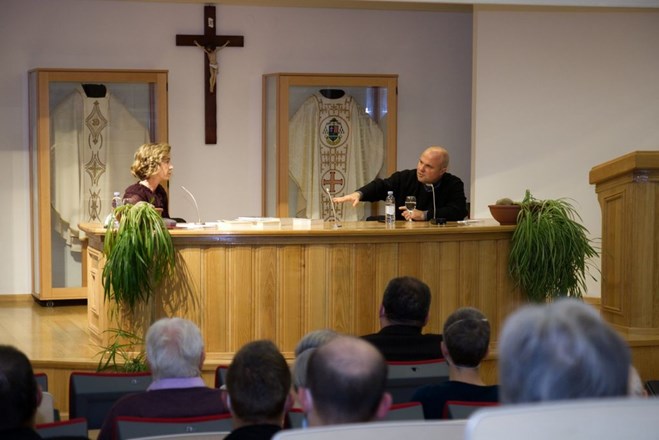 U okviru Mjeseca hrvatske knjige varaždinskim čitateljima se predstavio don Damir Stojić