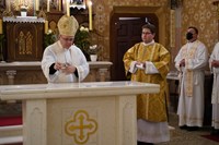 Biskup Radoš posvetio oltar župne crkve u Macincu