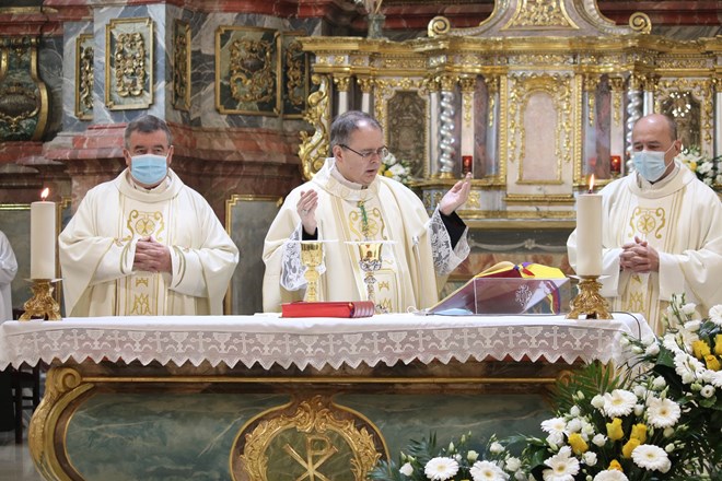 Biskup Radoš na Uskrs u varaždinskoj katedrali: "Neka svatko osjeti u svojoj duši mir koji donosi Krist Gospodin"