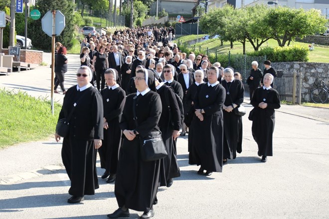 ​Kćeri Božje Ljubavi oprostile se od preč. Izidora Fereka
