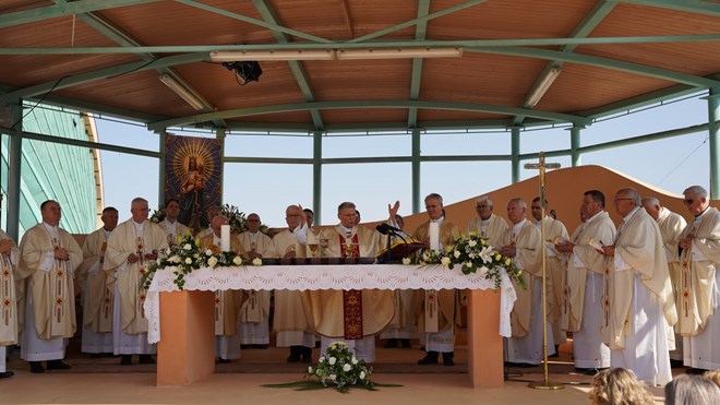 Aljmaš: Proslavljena misa u sklopu 5. Susreta hrvatskih katoličkih obitelji