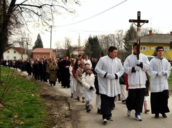 Biskup Huzjak u Močilama na 13. zavjetnoj procesiji grada Koprivnice