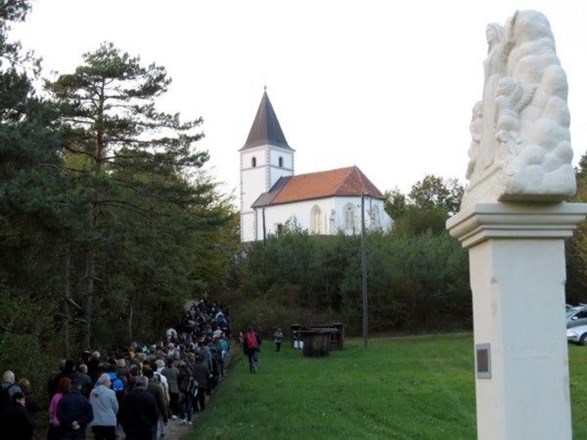 U župi Klenovnik listopadski Marijin put s blagoslovom postaja