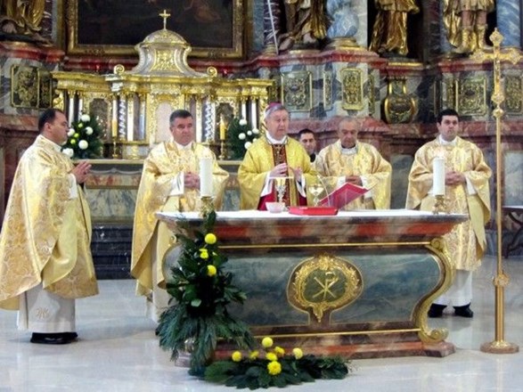 Biskup Mrzljak predvodio u katedrali misu na Sve svete