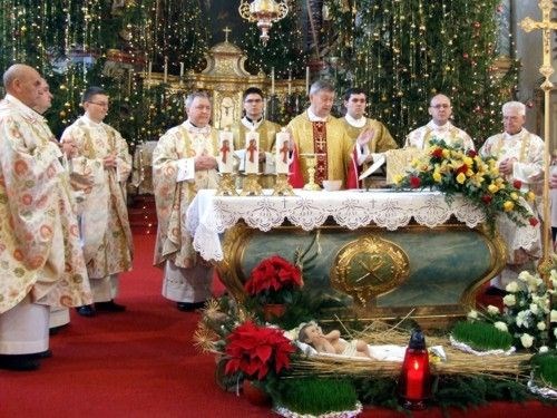 Biskup Mrzljak predvodio u Varaždinu božićne mise