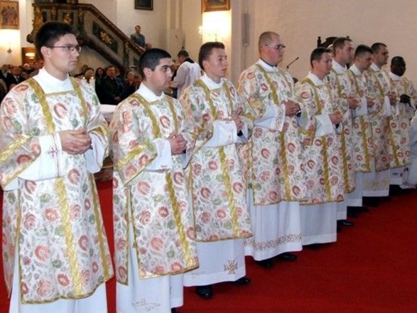 U varaždinskoj katedrali zaređena devetorica đakona
