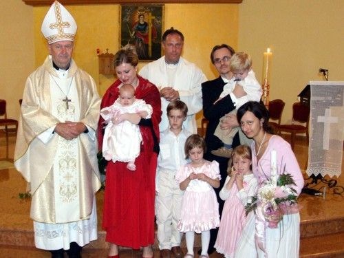 Biskup Mrzljak krstio u Šenkovcu peto dijete obitelji Petković
