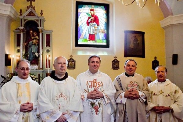 U župi Reka blagoslov vitraja župne crkve i obnovljene kapele