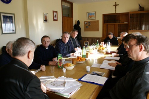 Korone u Varaždinskoj biskupiji posvećene euharistijskoj tematici