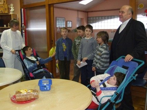 Ministranti župe Sveta Marija ponovno darivali Caritasovu djecu
