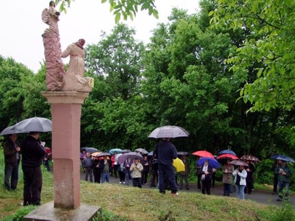 Svibanjska pobožnost Marijina puta u Klenovniku u Svećeničkoj godini
