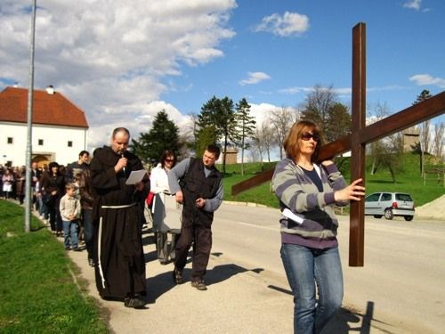 Prvi križni put na otvorenom po župi sv. Antuna Padovanskog u Koprivnici
