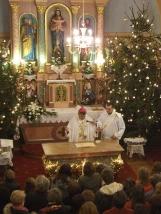 Biskup Mrzljak posvetio novi oltar župne crkve u Ljubešćici