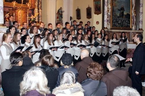 Zbor mladih Varaždinske biskupije održao u Koprivnici adventski koncert
