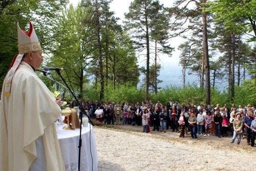Biskup Mrzljak predvodio misu na Ravnoj gori