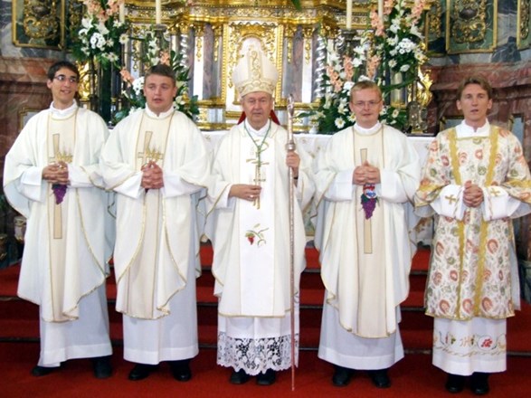 U varaždinskoj katedrali zaređena trojica prezbitera i đakon