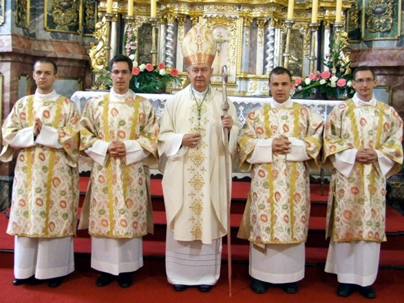Biskup Mrzljak zaredio četvoricu novih đakona Varaždinske biskupije