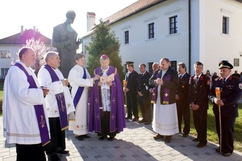 U Lepoglavi na Križnom putu s bl. Alojzijem Stepincem