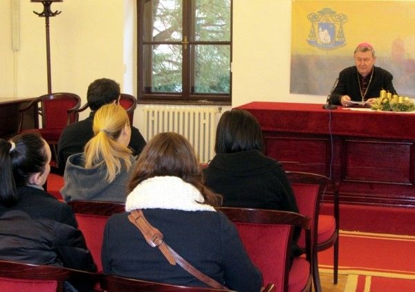 Božićni susret biskupa Mrzljaka s predstavnicima javnih medija